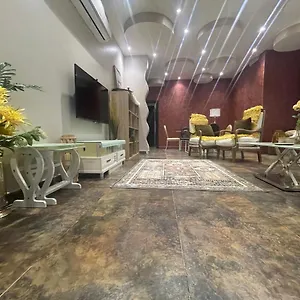 فيلة Delta, جدة
